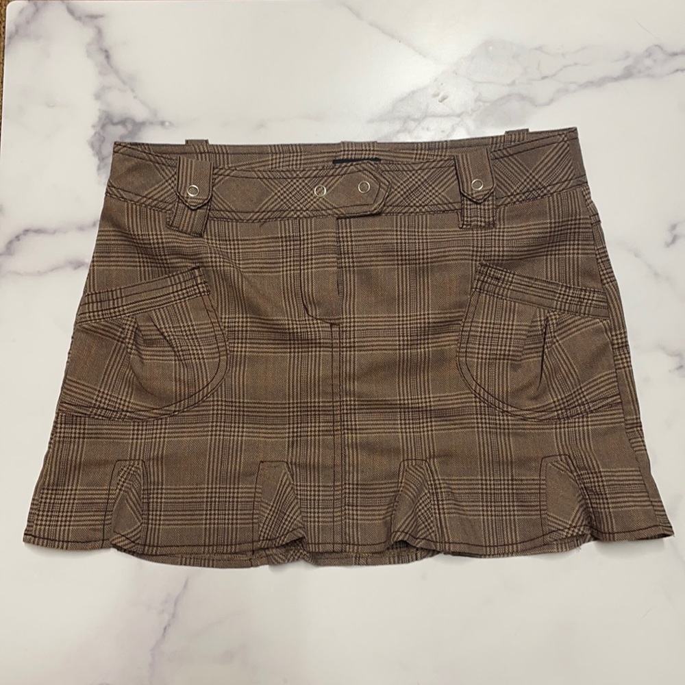 GUESS NWT SIZE 28 BROWN PLAID MINI SKIRT